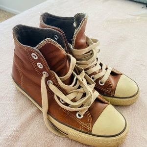 Leather converse size 8